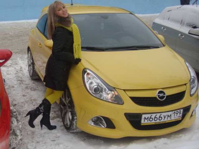 Russian Ladies and Cars (46 pics)