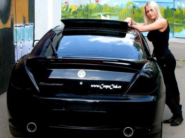 Russian Ladies and Cars (46 pics)