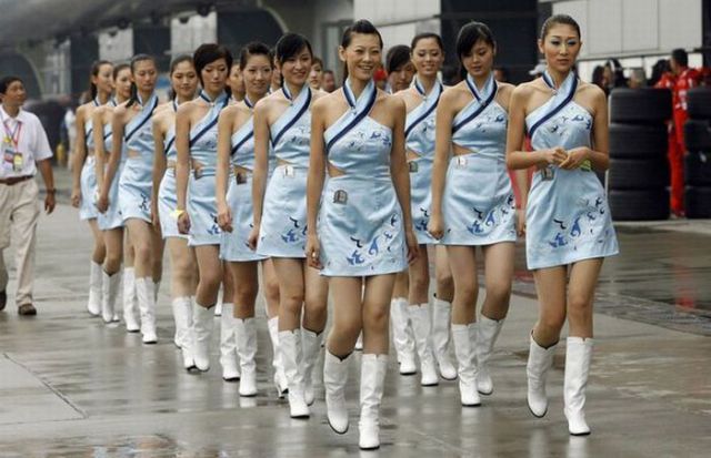 F-1 Sexy Pit Babes (57 pics)