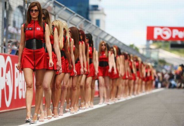 F-1 Sexy Pit Babes (57 pics)
