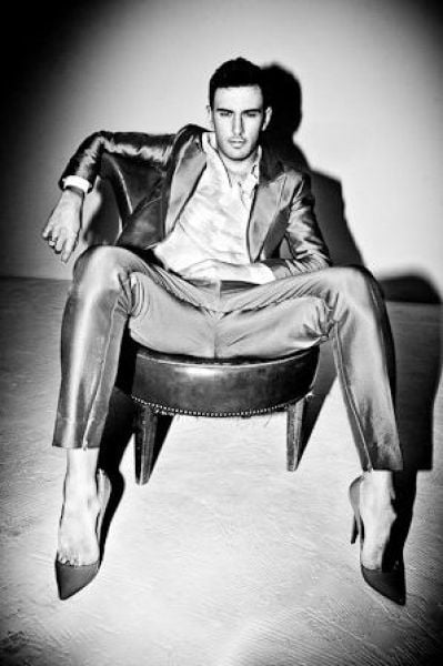 This Man Has a Good Taste in Women’s Shoes (16 pics)