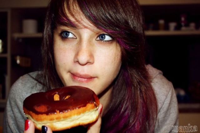 Donuts and Girls &ndash; What More to Ask! (33 pics)