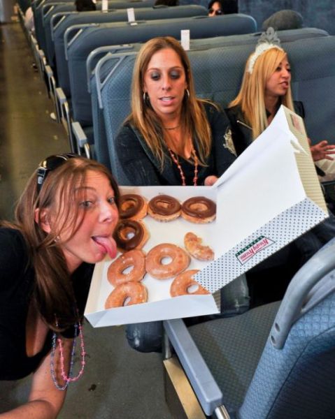 Donuts and Girls &ndash; What More to Ask! (33 pics)