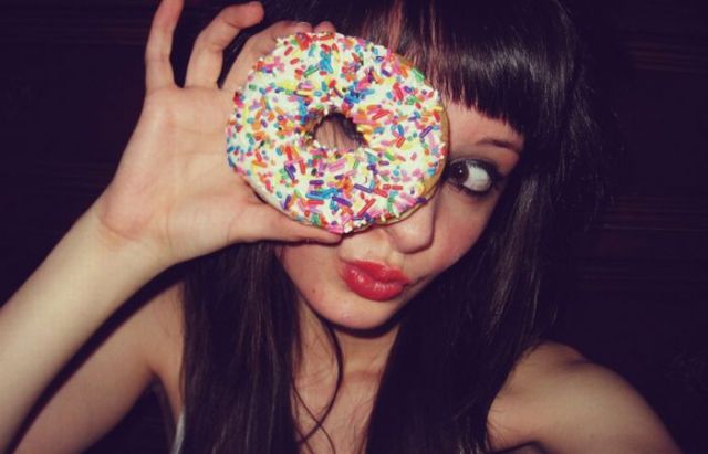 Donuts and Girls &ndash; What More to Ask! (33 pics)