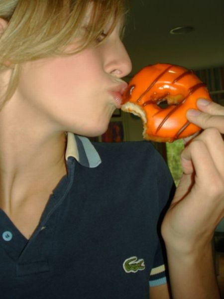 Donuts and Girls &ndash; What More to Ask! (33 pics)
