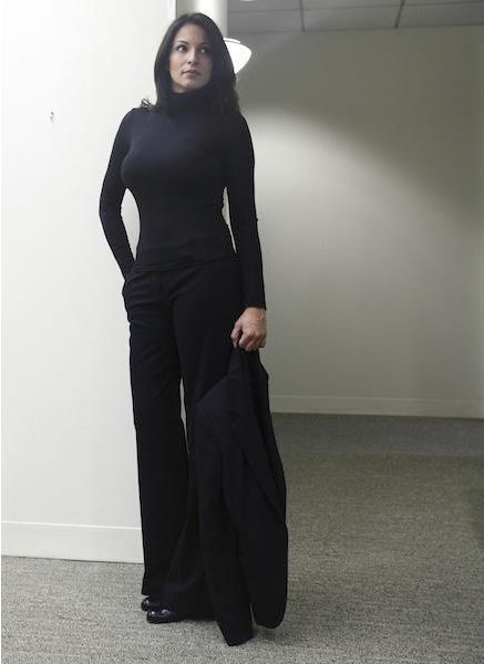 Too Sexy to Work in a Bank (24 pics) Too Sexy to Work in a Bank (24 pics)