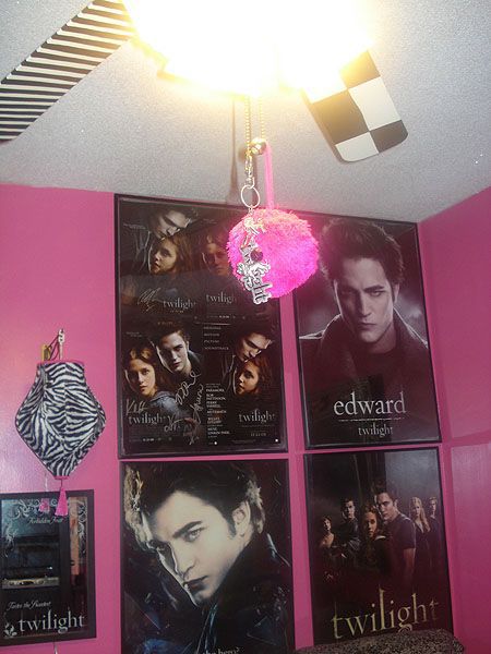 Twilight Fans with Creepy Twilight-Themed Bedrooms (28 pics)