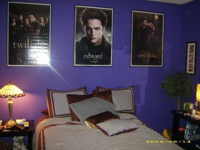 Twilight Fans with Creepy Twilight-Themed Bedrooms (28 pics)