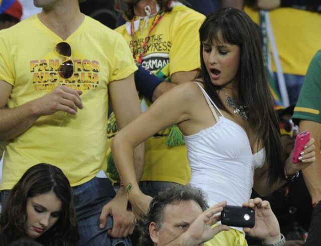 Female World Cup Fans (74 pics)