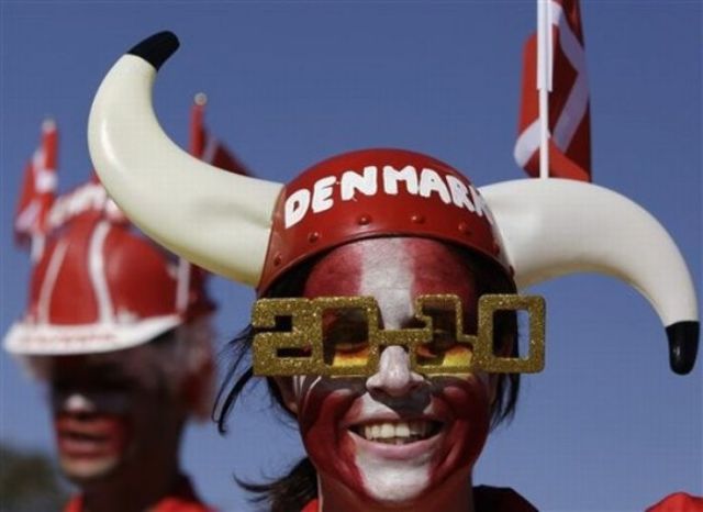 Female World Cup Fans (74 pics)