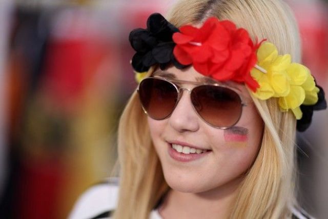 Female World Cup Fans (74 pics)