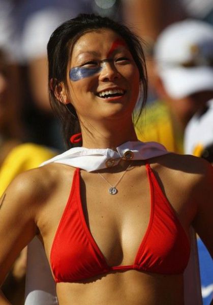 Female World Cup Fans (74 pics)