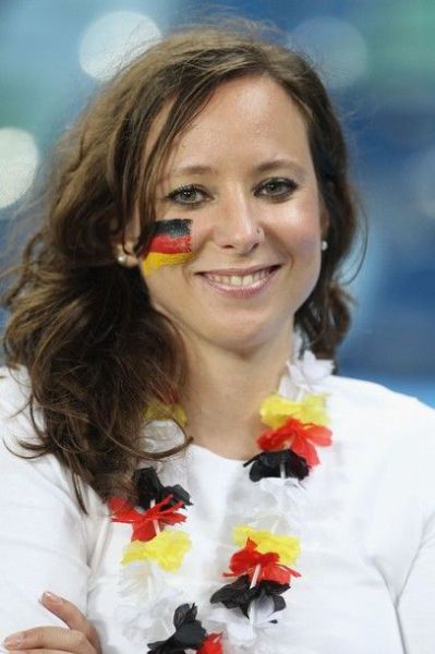Female World Cup Fans (74 pics)