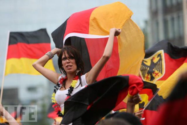 Female World Cup Fans (74 pics)