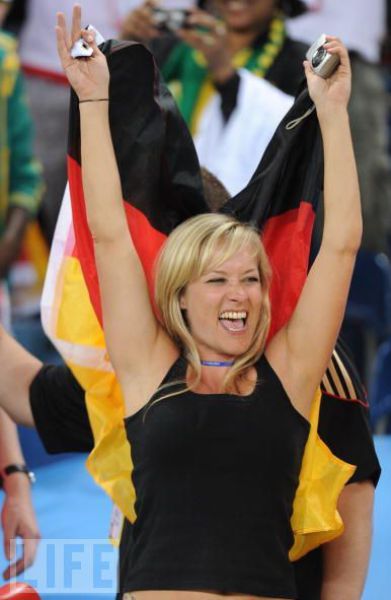 Female World Cup Fans (74 pics)