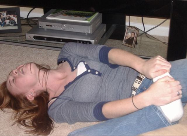 Girls with Stubbed Toes Making Faces (18 pics)