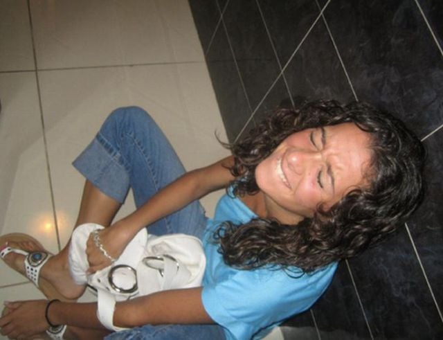 Girls with Stubbed Toes Making Faces (18 pics)