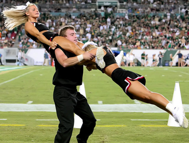 The Best Cheerleader of the Last Week (22 pics)