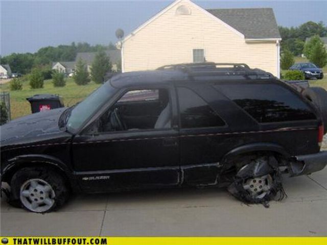 Cars in Hilarious and Weird Situations (83 pics)