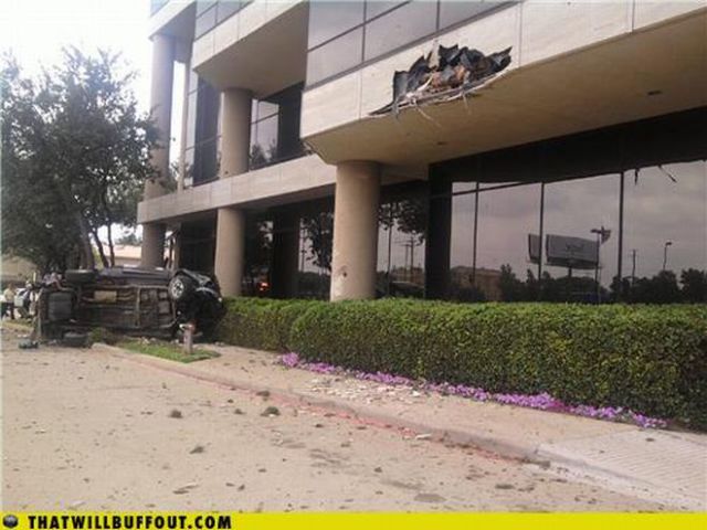 Cars in Hilarious and Weird Situations (83 pics)