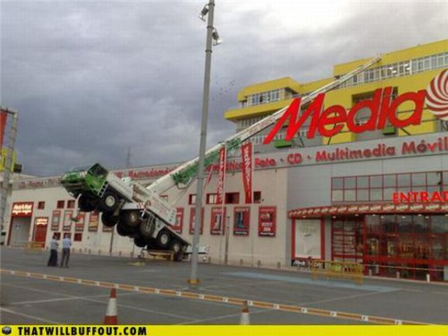 Cars in Hilarious and Weird Situations (83 pics)