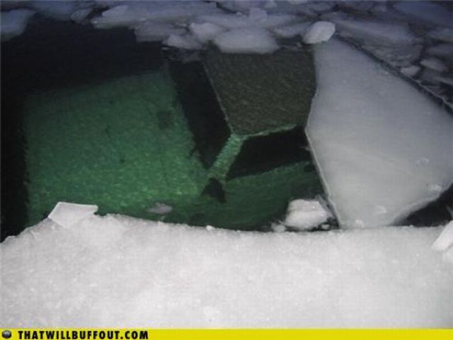 Cars in Hilarious and Weird Situations (83 pics)