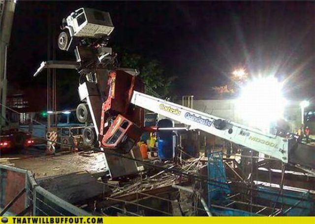 Cars in Hilarious and Weird Situations (83 pics)