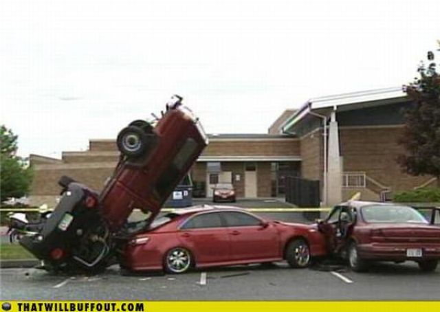 Cars in Hilarious and Weird Situations (83 pics)