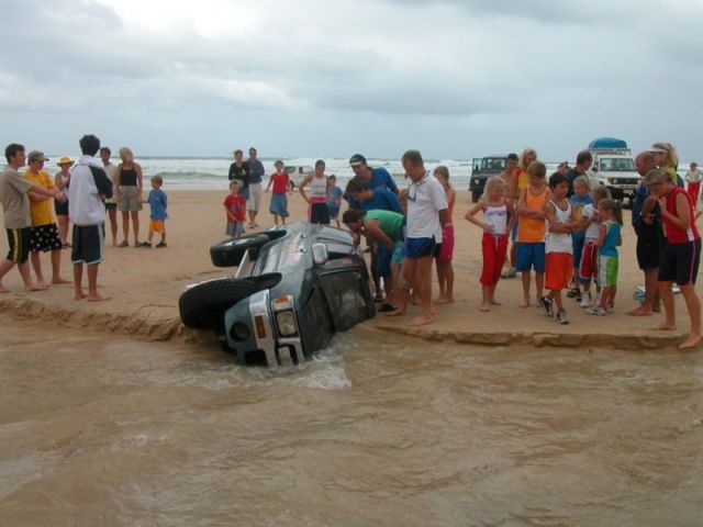 Cars in Hilarious and Weird Situations (83 pics)