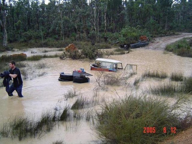 Cars in Hilarious and Weird Situations (83 pics)