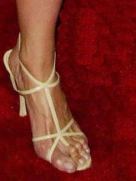 Famous Women with Ugly Feet (21 pics)