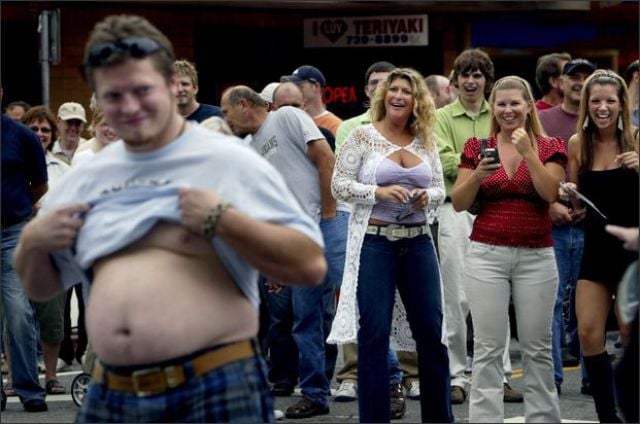 Best Beer Bellies (25 pics)