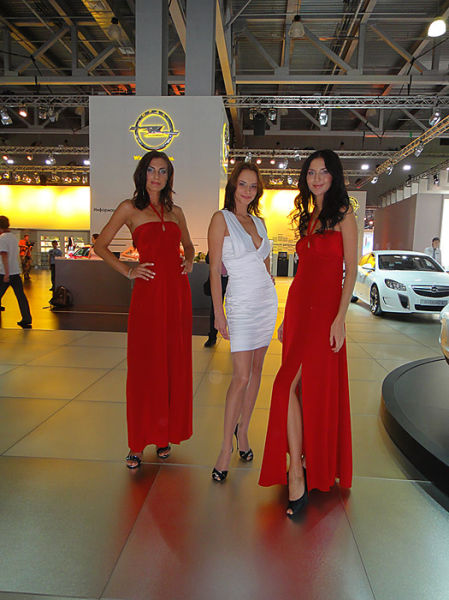 Russian Girls at a Car Show (51 pics)