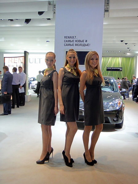 Russian Girls at a Car Show (51 pics)