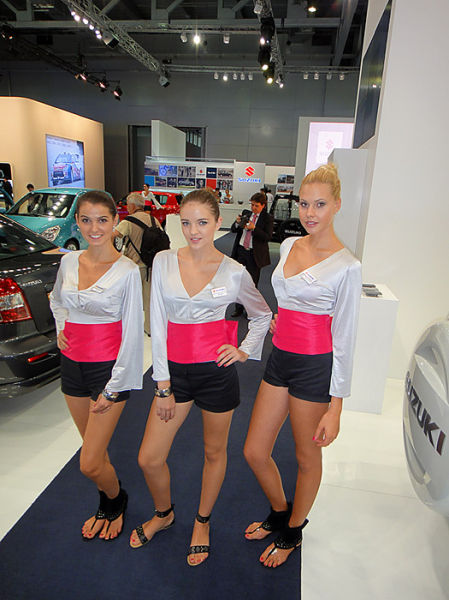 Russian Girls at a Car Show (51 pics)