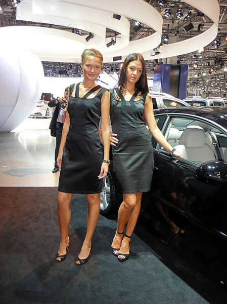 Russian Girls at a Car Show (51 pics)