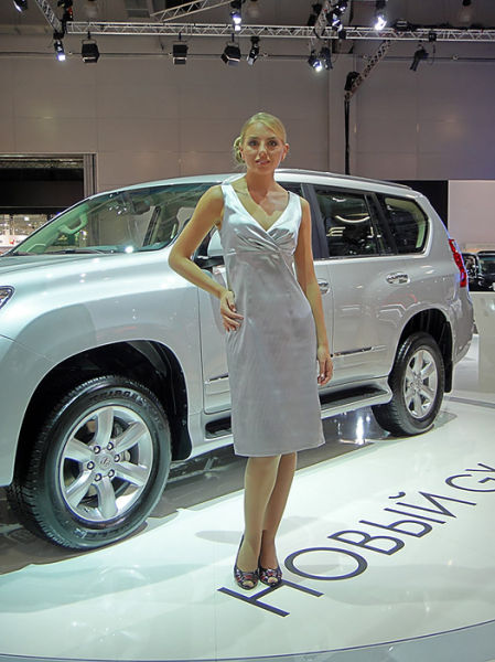 Russian Girls at a Car Show (51 pics)