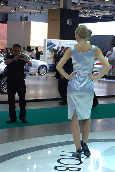 Russian Girls at a Car Show (51 pics)