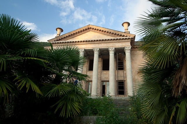 A Paradise That Became a Ghost Town (31 pics)