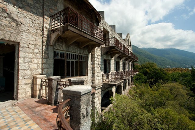 A Paradise That Became a Ghost Town (31 pics)