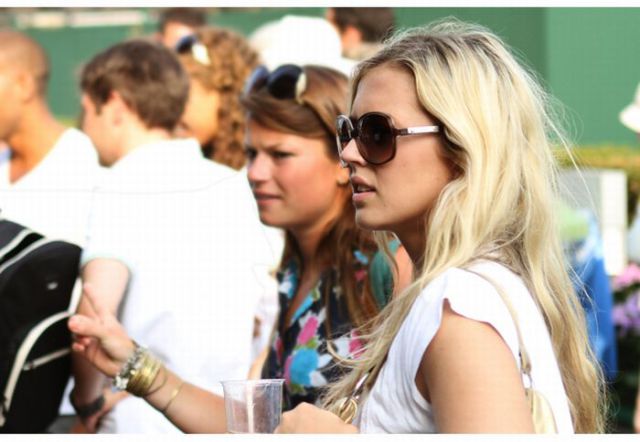 Summer Girls (79 pics)