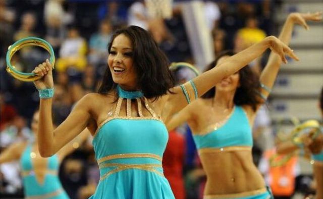 Some Fine Looking Cheerleaders (32 pics)