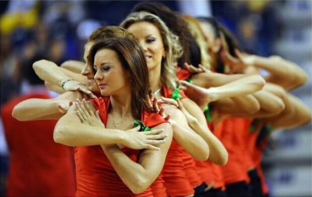 Some Fine Looking Cheerleaders (32 pics)