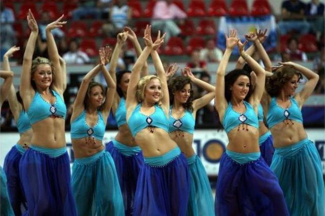 Some Fine Looking Cheerleaders (32 pics)
