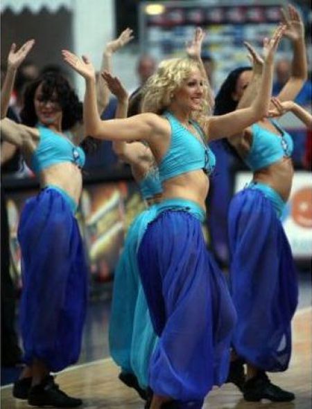 Some Fine Looking Cheerleaders (32 pics)