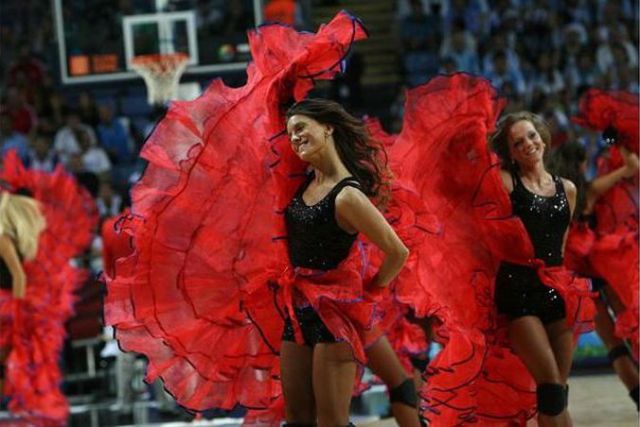 Some Fine Looking Cheerleaders (32 pics)