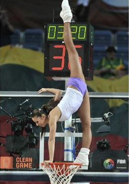Some Fine Looking Cheerleaders (32 pics)