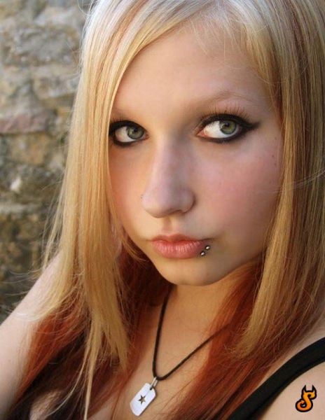 Emo Babes (71 pics)