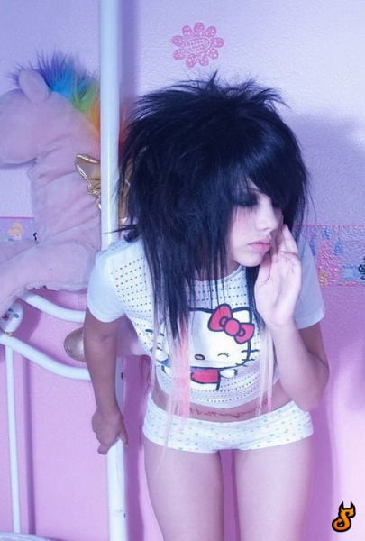 Emo Babes (71 pics)