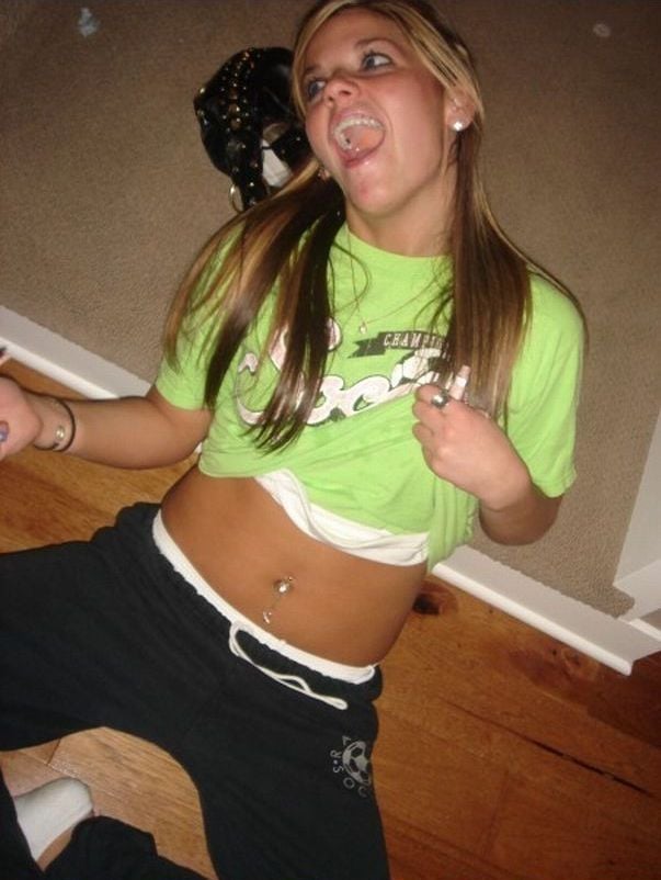 What Junk Food Does to Girls (10 pics)